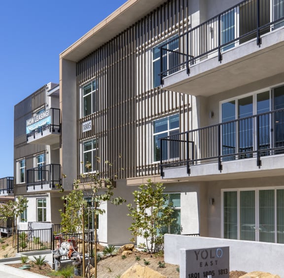 YOLO East Apartments in Thousand Oaks, CA